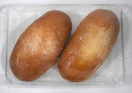 Bollo de mantequilla congelado, pieza de bollería fermentada, decorada con azúcar, horneada, cortada y rellena con crema de mantequilla. Contiene más de un 5% de sacarosa, en peso. Se presentan envasados de dos en dos unidades, en envases PET transparentes. Unidad de 85 gramos, en cajas de 170 gramos.
Apto para la alimentación humana.