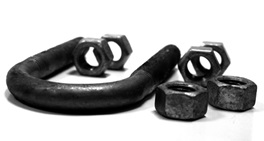 Pernos en U (abarcones) de acero S235JR parcialmente roscados, galvanizados en caliente.
Su resistencia a la tracción es inferior a 800 MPa.
Este artículo puede presentarse con o sin tuercas montadas en sacos de rafia dentro de un cajón de madera apto para la exportación con un peso máximo de 900 kg con las tuercas ensambladas o a granel dentro de un cajón de madera apto para la exportación con un peso máximo de 900 kg.
Según declaración del solicitante este artículo se utilizará para soportar tuberías
