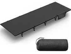 Cama plegable, desmontable y amovible.

Está compuesta principalmente por:
Dos tubos laterales de aleación de aluminio desmontados, cinco pares de patas unidas por varillas de la misma materia también desmontadas, un tejido de poliéster en su parte superior en cuyos laterales se introducen los tubos de aleación de aluminio y bajo el que se colocan las patas unidas por las varillas.
Este artículo dispone de un bolsillo de materia textil. 

Se presenta desmontada con todos sus elementos dentro de una bolsa de poliéster para facilitar su transporte.
Se utilizará como cama en diversas partes como un jardín, un camping, etc.