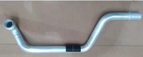 Piezas de aluminio para climatizador automático de vehículo.
Se trata de manufacturas de aluminio aleado “A3003-O” extruidas en caliente y moldeadas por fuerza mecánica. Tienen unos 16/12 mm de diámetro externo, 1/1.2 mm de grosor, y un peso por producto de 100g aproximadamente.
Según declaración del solicitante las piezas no son de sección transversal constante. 
Se presentan en cajas de cartón de 40 a 60 unidades/caja, envueltas en una bolsa de plástico y en 20 cajas/pallet.
Según declaración del solicitante estas manufacturas se utilizan como conductos para el sistema de aire acondicionado, se conectan al HVAC con el sistema de refrigeración principal del automóvil y por las cuales circula líquido refrigerante del propio coche.