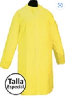 Bata de un solo uso, no reutilizable, color amarillo, confeccionada con tela sin tejer con cierre delantero mediante velcros, cuello tipo camisa y manga larga ajustable en la zona de la empuñadura mediante gomas de ajuste; medidas (120x152 cm).
Función o uso: Bata de protección para uso general, indicada especialmente para el uso en el sector sanitario, medico hospitalario, equipamiento de laboratorio, químico, estética, alimentación, limpiezas, pintura, industria y agricultura.
Composición de la mercancía: Está hecha de fibras sintéticas (polipropileno (PP) de 35 g/m2).