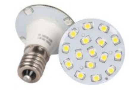 Según declaración del solicitante se trata de una lámpara monocolor constituida por varios módulos LED con 1,5W de potencia para tensiones de CA 12V, 24V,60V, 110V y 220V. Sus dimensiones aproximadas son 28 mm de diámetro en su parte superior y 27 mm de altura. Dispone de un casquillo roscado que puede ser del tipo E14 o E10.
Se utilizará en iluminación/decoración de aparatos y fachadas en parques de atracciones.