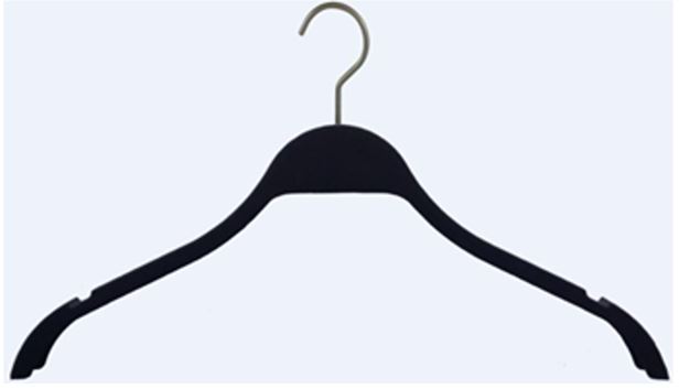 Artículo destinado a colgar la ropa, de plástico. Está constituida por un gancho de hierro y una estructura de plástico (PVC.)
Se utiliza para colgar prendas de vestir, tanto en el ámbito doméstico como en el comercial.