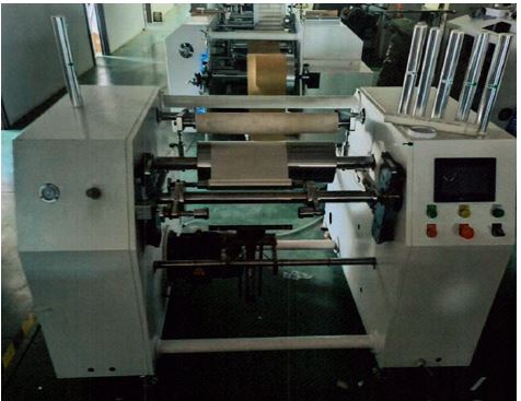 Rebobinadora eléctrica semiautomática para aluminio alimentario, diseñada para transferir y cortar papel de aluminio (foil) desde un rollo industrial ("jumbo roll") hacia rollos más pequeños destinados a uso comercial. 
Se presenta completa y funcional, en forma de dos cuerpos laterales con botones de control unidos por una serie de rodillos, etc. Sus dimensiones aproximadas son de 1.640 x 1.250 x 1.000 mm.
Según declaración del solicitante se destina al rebobinado de rollos industriales de aluminio hacia rollos más pequeños cortándolos con un metraje programado sin realizar ninguna trasformación adicional del metal.