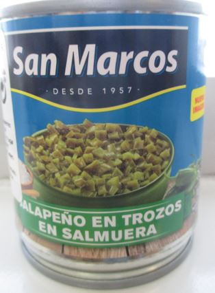 Chiles jalapeños en trocitos (Capsicum annuum) en salmuera y vinagre. No son pimientos dulces. Se usa para la alimentación humana. Se presenta en latas con un peso neto de 215 g y un peso escurrido de 118 g.
Concebido para uso alimentario.