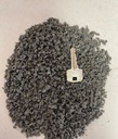 Material granulado o en forma de pequeñas masas irregulares que se obtiene a partir del tratamiento térmico y mecánico de residuos plásticos blandos (aglomeración), que provienen del rechazo de la fabricación de la granza. Su composición es principalmente polietileno de baja densidad (LDPE) (80%) y polipropileno (20%).

Se obtiene a partir de una trituración y lavado en seco del material plástico para eliminar impurezas, seguido de la clasificación y separación de los polímeros, después se produce la aglomeración donde se realiza la compactación térmica, para pasar al enfriado y estabilización y por último el ensacado y almacenamiento.
Se utiliza como materia prima en procesos de extrusión o inyección para fabricar nuevos productos plásticos como perfiles para mobiliario urbano, construcción, sector agrícola, etc.