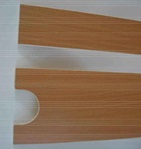 Descripción física: Lamas de madera contrachapada recta. Se trata de una madera lijada y barnizada.
Las medidas de las lamas son las siguientes:
Largo: De 700mm hasta 1800mm.
Ancho: De 75mm hasta 240mm.
Grueso: De 6,5mm hasta 10mm.
Los cantos son perfilados.
Las lamas pueden estar pintadas, naturales o con papel decorativo.
Se utiliza para la fabricación de somieres.
: Se trata de madera contrachapada de chopo o de abedul u otro tipo, no siendo nunca de madera de bambú.