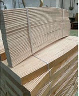Lamas de madera contrachapada ligeramente arqueada longitudinal y transversalmente. Se trata de una madera lijada y barnizada.
Las medidas de las lamas son las siguientes:
Largo: De 400mm hasta 1900mm.
Ancho: De 25mm hasta 230mm.
Grueso: De 6mm hasta 12mm.
Los cantos son perfilados.
Las lamas pueden estar pintadas, naturales o con papel decorativo.
Se utiliza para montar somieres, camas o sofás.
Se trata de madera contrachapada de chopo o de abedul u otro tipo, no siendo nunca de madera de bambú.