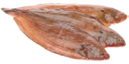Lenguado (Solea Senegalensis) fresco sin elaborar. eSe trata de un pez plano de la familia Soleidae, caracterizado por su cuerpo ovalado y coloración pardo-dorada con manchas oscuras irregulares que le dan su nombre común. Se presenta a granel en cajas de poliestireno para su venta al público.
Concebido para uso alimentario.