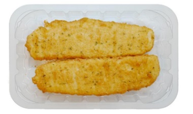 Descripción física: Recortes de filete compactados en forma de filete alargado sin grietas, rebozado, prefrito refrigerado. Textura compacta y rugosa. Sabor característico del pescado rebozado y ajo. Nombre cientifico: Merluccius capensis/Merluccius paradoxus. Envasado en atmósfera protectora y bandeja plástica rígida de alta barrera, film plástico transparente y etiqueta frontal o dorsal con pesos variables.
Función o uso: Concebido para uso alimentario.