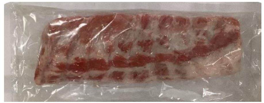 Costilleja de cerdo ibérico con hueso. Producto refrigerado. Se presenta para su venta al por menor en doble envasado; film retráctil y flow pack con atmósfera protectora.
Concebido para uso alimentario. Producto para asar, hornear, etc.