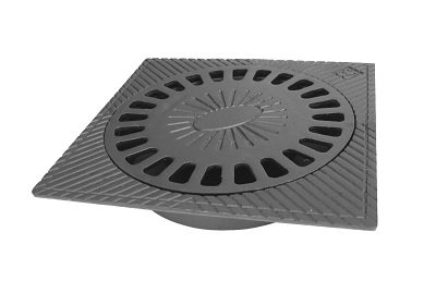 Sumidero, de fundición maleable (grafito esferoidal), obtenido por moldeo que incorpora un sistema de sifón. En la parte superior tiene una tapa circular con varias aberturas y varias medidas (diámetro: 120, 135, 183, 216 y 285 mm) que se encastra en un marco cuadrado (lado: 150, 200, 243, 290 y 398 mm). Tiene una altura de 60, 77, 91, 92 y 65 mm, respectivamente.