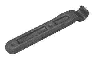 Anclaje para cierre realizado en acero. Tiene forma rectangular y uno de los extremos acaba en forma de uña.
Se utiliza en vehículos no automóviles (remolques) para cerrar la puerta trasera.
Tiene una longitud de 107 mm, una anchura de 18 mm y espesor de 6 mm.