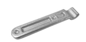 Anclaje para cierre realizado en acero cincado. Tiene forma rectangular y uno de los extremos acaba en forma de uña.
Se utiliza en vehículos no automóviles (remolques) para cerrar la puerta trasera.
Tiene una longitud de 107 mm, una anchura de 18 mm y espesor de 6 mm.