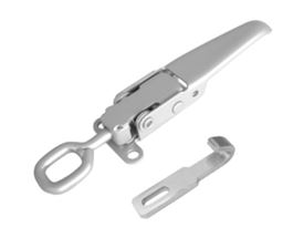 Cierre de anilla regulable de varilla con uña que tiene una longitud de 240 mm y una anchura máxima de 30 mm
Se utiliza en vehículos no automóviles (remolques) para cerrar la puerta trasera.
Chapa de acero cincado.