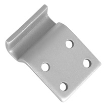 Artículo de uso general consistente en un anclaje para cierre (uña) realizado en chapa de acero cincado. Tiene forma rectangular con un extremo acodado. Presenta cuatro agujeros.
Tiene una longitud de 57 mm, una anchura de 40 mm y un grosor de 4 mm.
Se utiliza en vehículos no automóviles (remolques) para cerrar la puerta trasera.
Composición: Acero cincado.