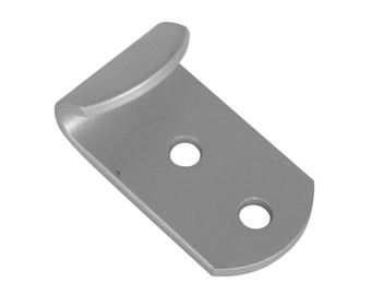 Artículo de uso general consistente en un anclaje para cierre (uña) realizado en chapa de acero cincado. Tiene forma rectangular con un extremo curvado. Presenta dos agujeros.
Tiene una longitud de 68 mm, una anchura de 40 mm y un grosor de 4 mm.
Se utiliza en vehículos no automóviles (remolques) para cerrar la puerta trasera.
Acero cincado.