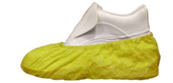 Articulo (cubre pie) confeccionado a partir de una hoja de polietileno lisa (CPE), de un solo uso, color amarillo, que cubre el pie, sujetándose a la altura del tobillo mediante un elástico; Medidas: 410 x 155 mm.
Indicado para proteger el calzado.
polietileno (CPE).
Se presenta en bolsas con 100 unidades.  unidades.