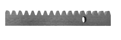 Herraje de acero, guía, con acabado en zinc para puertas correderas motorizadas. Se presenta en forma de un artículo plano y rectangular con uno de sus laterales largos dentado. Sus dimensiones son de 2 m de largo, un grosor que puede ser de 12 o 22 mm y una altura que puede ser de 22 o 30 mm. Puede instalarse por soldado o por atornillado, en caso de atornillarse se presenta conjuntamente con los tornillos.
Según declaración del solicitante se destina a puertas correderas motorizadas.
Acero con acabado en zinc.