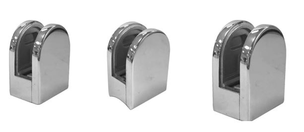 Pinzas para vidrio elaboradas con acero inoxidable que se presentan en cajas con 4 unidades con las gomas interiores para abrazar el cristal. Se presentan con diferentes perfiles (semicircular, rectangular, etc.)  y dimensiones en forma de un artículo con un espacio hueco, en el que se colocan las gomas, entre los lados destinado a colocar una placa de vidrio. Se sujetan por medio de tornillos y según declaración del interesado se destina a la construcción de barandillas.  Tiene unas medidas que van de 45 a 63 mm de altura y de anchura 40 o 42 o 45mm.
Están hechas de acero inoxidable.