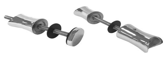 Partes de tiradores para puertas de edificios fabricadas con acero inoxidable. Se presentan en forma de una varilla roscada (vástago) uno de cuyos extremos está unido a una pieza tubular de perfil curvo acabada en un semicírculo con 40 mm de diámetro. El otro extremo de la varilla puede estar unido, según el modelo, a un botón plano y circular o a un elemento tubular igual al del otro extremo. Ambos modelos contienen una arandela de caucho que evita el roce entre ambas partes.
Se presentan en cajas de dos unidades idénticas.
Según declaración del solicitante se destina a puertas de edificios.
Acero inoxidable.