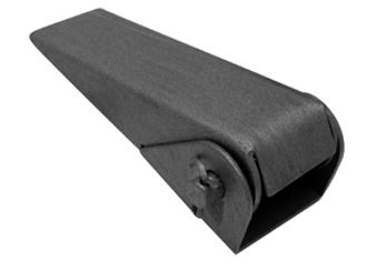 Artículo de uso general consistente en una bisagra realizada en chapa de acero. Tiene una longitud de 165 mm y una anchura de 60 mm en un extremo y de 50 mm en el otro extremo.
Se utiliza en vehículos no automóviles (remolques) para sujetar la puerta lateral del remolque.
Acero