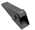 Artículo de uso general consistente en una bisagra realizada en chapa de acero. Tiene una longitud de 126 mm y una anchura de 45 mm en un extremo y de 38 mm en el otro extremo.
Se utiliza en vehículos no automóviles (remolques) para sujetar el portalón lateral.
Composición:  Acero.
