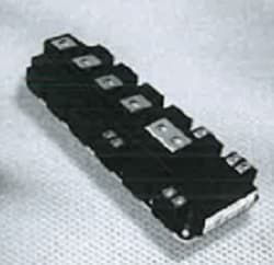 Módulo semiconductor basado en tecnología IGBT. Está compuesto por dos transistores IGBT unidos eléctricamente (top y bottom), dos diodos de protección y un termistor para protección ante excesos de temperatura.
Se trata de un artículo en forma aproximada de prisma rectangular con un peso aproximado de 1.200 gramos.
Este artículo se integrará en convertidores de potencia y está diseñado para una tensión superior a 60 voltios.
Función o uso: Según declaración del solicitante este módulo por sí mismo únicamente tiene la función de conmutación.