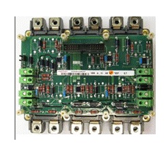 Módulo semiconductor con tarjeta adaptadora basado en tecnología IGBT. Está compuesto 3 ramas en paralelo de 2 IGBTs unidos eléctricamente (Top y Bottom) 6 IGBTs en total, sus diodos de protección y una tarjeta electrónica soldada sobre el mismo cuya función principal es garantizar el paralelizado entre las tres ramas de IGBTs.
Se trata de un artículo en forma aproximada de prisma rectangular con dimensiones aproximadas de 162 mm de longitud, 150 mm de ancho y 47 mm de alto. 
Este artículo se utilizará como repuesto de otros equipos y está diseñado para una tensión superior a 60 voltios.
Función o uso: Según declaración del solicitante este módulo por sí mismo únicamente tiene la función de conmutación.
