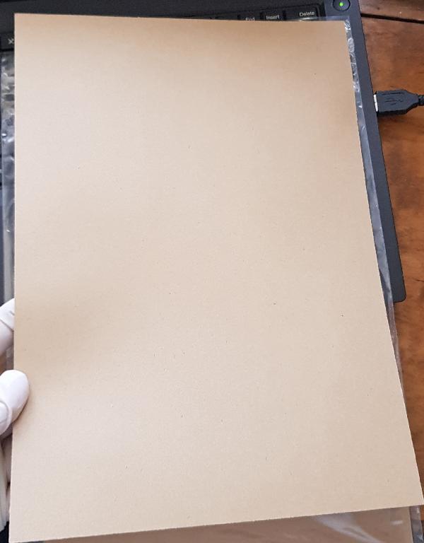 Tuote on fenoliformaldehydihartsilla tai aminohartsilla kyllästettyä valkaisematonta voimapaperia. Asiakkaan antamien tietojen mukaan kyllästämättömän paperin massa on 80 - 215 g/m2 ja kyllästettynä sen massa on vastaavasti 140 - 350 g/m2. Kyllästämättömän paperin paksuus on yli 50 % kyllästetyn paperin paksuudesta. Tuote toimitetaan arkkeina tai rullina ja sitä käytetään puulevyjen valmistuksessa ja pinnoittamisessa.