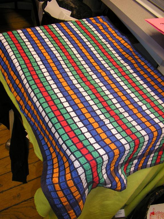 LINGE DE CUISINE, GENRE ESSUIE-MAINS, BOUCLE DU GENRE EPONGE 100% COTON, ASPECT JACQUARD A DAMIER, D'UNE DIMENSION DE 53 X 78 CM.