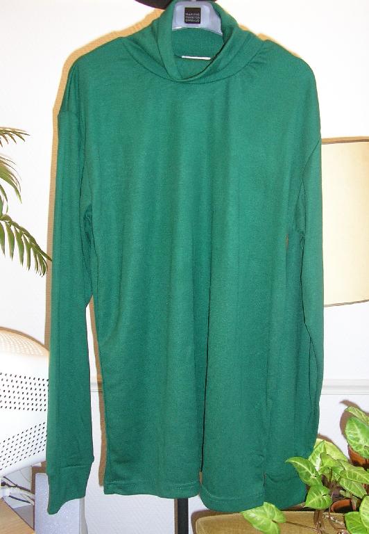SOUS-PULL, NON RECONNAISSABLE COMME ETANT POUR HOMME OU POUR FEMME, EN ETOFFE DE BONNETERIE INTERLOCK DE FIBRES SYNTHETIQUES (100% ACRYLIQUE), DESTINE A COUVRIR LA PARTIE SUPERIEURE DU CORPS, DESCENDANT JUSQU’AUX HANCHES, COMPTANT AU MOINS 12 MAILLES PAR CENTIMETRES, AVEC UN COL MONTANT DE 11CM DE HAUTEUR POUVANT SE RABATTRE SOUS FORME DE COL ROULE, AVEC DES MANCHES LONGUES MUNIES A LEURS EXTREMITES D’UN POIGNET EN BORD-COTES, AVEC UN OURLET A LA BASE.