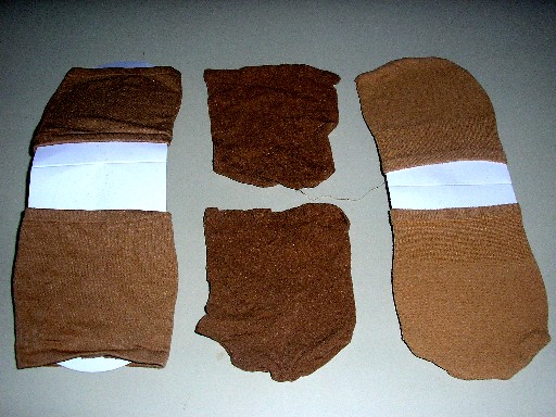 SET DE PROTECTION POUR LES PIEDS, EN BONNETERIE DE FIBRES SYNTHETIQUES 90% POLYAMIDE ET 10% ELASTHANNE COMPRENANT:
1 PAIRE DE SOCQUETTES 11.3 X 9 CM
1 PAIRE DE PROTEGE ORTEILS 10 X 7 CM
1 PAIRE DE BANDAGE 8 X 8 CM
PRESENTEES EN ASSORTIMENT CONDITIONNE POUR LA VENTE AU DETAIL.