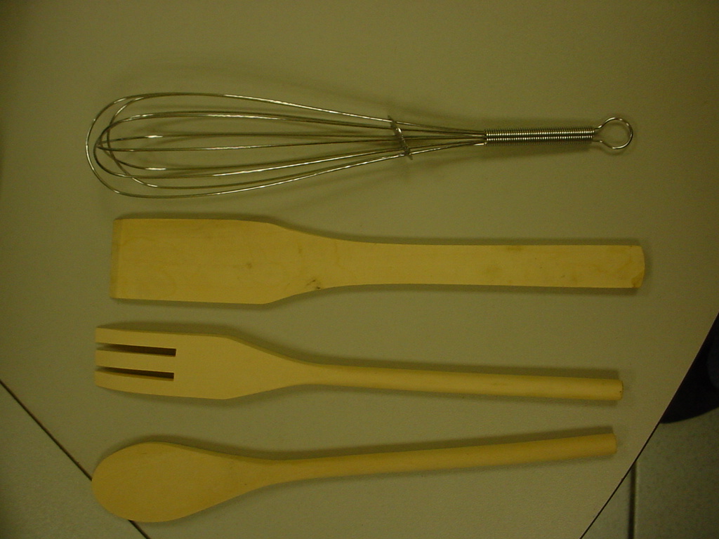 FOUET DE CUISINE EN ACIER INOXYDABLE.

CET ARTICLE EST CONDITIONNÉ POUR LA VENTE AU DÉTAIL AVEC:
- UN PORTE USTENSILE EN PLASTIQUE CLASSÉ SÉPAREMMENT AU RTC N°FR-E4-2006-004766-01,
- UN LOT DE TROIS USTENSILES DE CUISINE EN BOIS CLASSÉ SÉPAREMMENT AU RTC N°FR-E4-2006-004766-02.