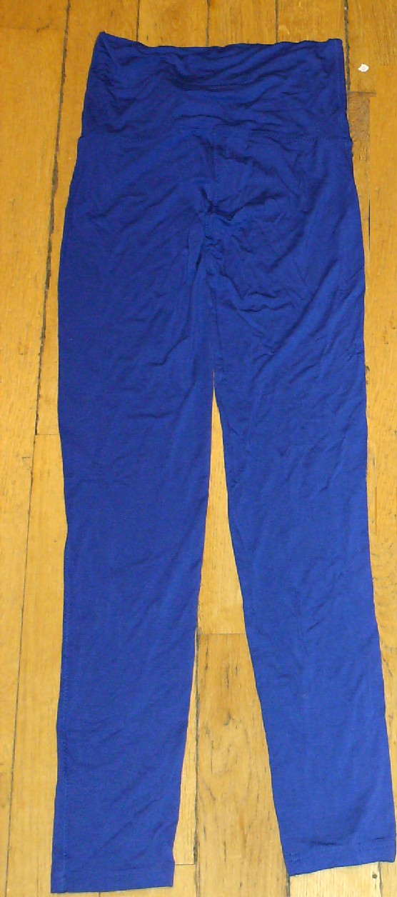 PANTALON POUR FEMME EN ÉTOFFE DE BONNETERIE MAJORITAIREMENT DE FIBRES ARTIFICIELLES (95% VISCOSE – 5% ÉLASTHANNE), UNICOLORE, DESCENDANT JUSQU'AUX CHEVILLES EN ENVELOPPANT SÉPARÉMENT CHAQUE JAMBE,  SANS OUVERTURE À LA TAILLE, AVEC UN OURLET À LA BASE.