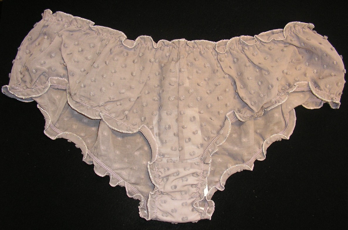 CULOTTE À TAILLE HAUTE POUR FEMMES, EN TISSU MAJORITAIREMENT DE COTON (67% COTON – 33% SOIE ), AVEC UNE TAILLE ÉLASTIQUÉE NE COMPORTANT AUCUNE OUVERTURE, AVEC UN NŒUD DÉCORATIF SUR LE DEVANT, AVEC UNE BANDE ÉLASTIQUÉE SUR LE POURTOUR DES CUISSES, AVEC UNE DOUBLURE À L'ENTREJAMBE, AVEC DES MOTIFS ASPECT TONTISSE.