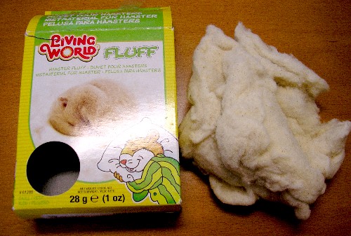 FIBRES ECRUES DE COTON (100% COTON) PRESENTEES EN NAPPE, NI CARDEES, NI PEIGNEES, ENVELOPPEES DANS UN SACHET EN MATIERE PLASTIQUE ET PLACEES DANS UNE BOITE EN CARTON.

CETTE FIBRE SOUS FORME DE DUVET EST DESTINE A ÊTRE PLACEE DANS LA CAGE DES HAMSTERS POUR LEUR FORMER UN NID.