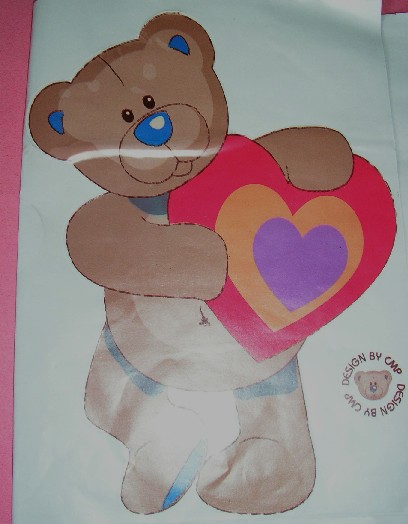 AUTOCOLLANT CONFECTIONNE DANS UN FEUILLE DE MATIERE PLASTIQUE SOUPLE, COMPORTANT UNE FACE ADHESIVE, D'UNE FORME AUTRE QUE CARREE OU RECTANGLULAIRE, SE PRESENTANT SOUS LA FORME D’UNE FIGURINE ANIMAL (OURSON). LA PARTIE ADHESIVE ET PLACER SUR UN SUPPORT EN CARTON.

CET AUTOCOLLANT DECORATIF EST EMBALLE SOUS SAC PLASTIQUE. IL EST DESTINE A DECORER LES CHAMBRES D’ENFANTS