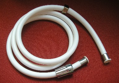 FLEXIBLE DE DOUCHE CONFECTIONNE EN MATIERE PLASTIQUE (PVC) BLANC D’UNE LONGUEUR DE 1.50 M DOTE A CHAQUE EXTREMITE D’UN EMBOUT EN METAL. LA PRESSION MAXIMUM SUPPORTEE PAR CE FLEXIBLE EST INFERIEURE A 25 MPa.

CE FLEXIBLE DE DOUCHE EST EMBALLE DANS UN SACHET EN MATIERE PLASTIQUE.
