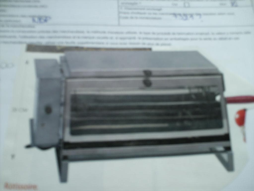 ROTISSOIRE ELECTRIQUE EN ACIER INOXYDABLE A USAGE DOMESTIQUE COMPRENANT UNE PORTE POUR LA FERMETURE, UN PLATEAU RECUPERATEUR DE GRAISSE ET UNE BROCHE CENTRALE DE 40 CM.
LA ROTATION SE FAIT HORIZONTALEMENT.
DIMENSIONS: 50 X 35 CM
PUISSANCE: 1260 W
POIDS: 12 KG