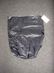 SAC DE RANGEMENT EN BONNETERIE DE FIBRES SYNTHETIQUES, UNI ET TRANSLUSCIDE, COMPORTANT UN LIEN COULISSANT SOUS OURLET TUBULAIRE.
CE SAC DE RANGEMENT ACCOMPAGNE CHACUN DES PRODUITS DE LA GAMME (SACS DE COUCHAGE, VESTES ET EQUIPEMENTS EN DUVET POUR LA MOYENNE ET HAUTE MONTAGNE). 
DIMENSIONS  56 X 47 CM.