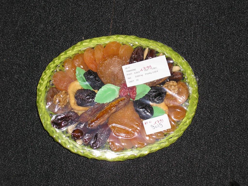 OUVRAGE DE VANNERIE, DE TYPE CORBEILLE OVALE, EN BAMBOU TRESSÉ. CET CORBEILLE SERT DE PRÉSENTOIR A UN ASSORTIMENT DE FRUITS SECS.

CET ARTICLE EST ACCOMPAGNE POUR LA VENTE AU DETAIL D'UN ASSORTIMENT DE FRUITS SECS SOUS EMBALLAGE PLASTIQUE QUI FAIT L'OBJET D'UN CLASSEMENT SEPARE: FR-E4-2009-001799-01.

DIMENSIONS 25x19x4 CM
