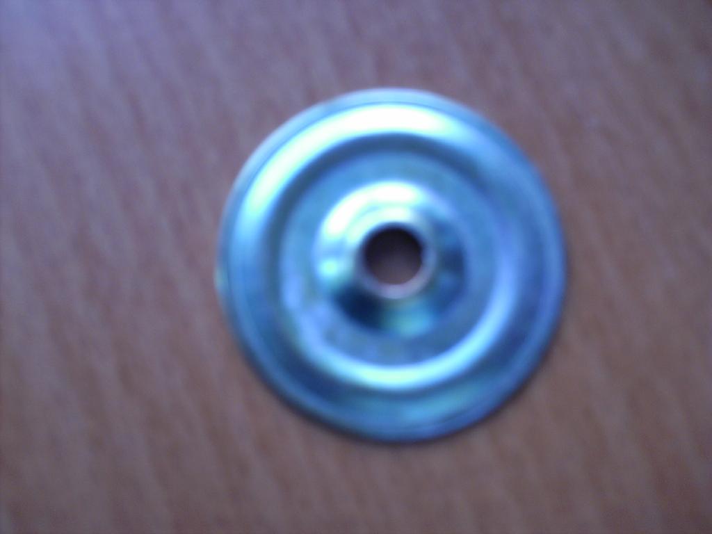 ROSACE PLATE EN ACIER NON INOXYDABLE.
UTILISEE COMME RONDELLE, ELLE SERT DE FINITION POUR LES COLLIERS DE PLOMBERIE.