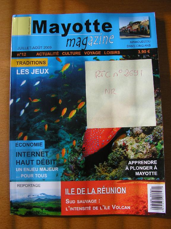 MAGAZINE BIMESTRIEL DE 120 PAGES, IMPRIMÉ EN COULEURS, DOTÉ D'UNE COUVERTURE LÉGÈREMENT CARTONNÉE, DE FORMAT 17 X 23 CM, COMPORTANT DIVERS ARTICLES AXÉS SUR LE TOURISME A MAYOTTE, DES ILLUSTRATIONS, DES PHOTOGRAPHIES, ET QUELQUES PUBLICITÉS MAHORAISES.