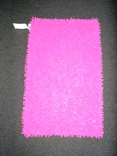 TAPIS DE BAIN EN CHENILLE DE COTON (100% COTON), DE FORME RECTANGULAIRE, UNI, AVEC UN BIAIS DE LA MEME COULEUR SUR SON POURTOUR.