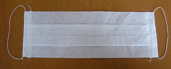 MASQUE HYGIENIQUE JETABLE EN PAPIER, A USAGE UNIQUE, DOTE DE PLIS CREUX D’AISANCE, COUVRANT LA PARTIE INFERIEURE DU VISAGE, AVEC UN ELASTIQUE A CHAQUE EXTREMITE PERMETTANT DE LE FIXER DERRIERE LES OREILLES.

CE MASQUE DE PROTECTION N’EST PAS STERILE.