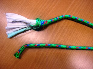 CORDE TRESSEE, EN POLYPROPYLENE, DE FORME TUBULAIRE, COMPOSEE DE FILAMENTS DE NONTISSE, TITRANT 265000 DECITEX, D'UN DIAMETRE DE 9 MM, ET D'UNE LONGUEUR DE 7,5 M. 
CETTE CORDE EST CONDITIONNEE PAR LOT DE DOUZE, EN COLORIS ASSORTIS, DANS UN CARTON.