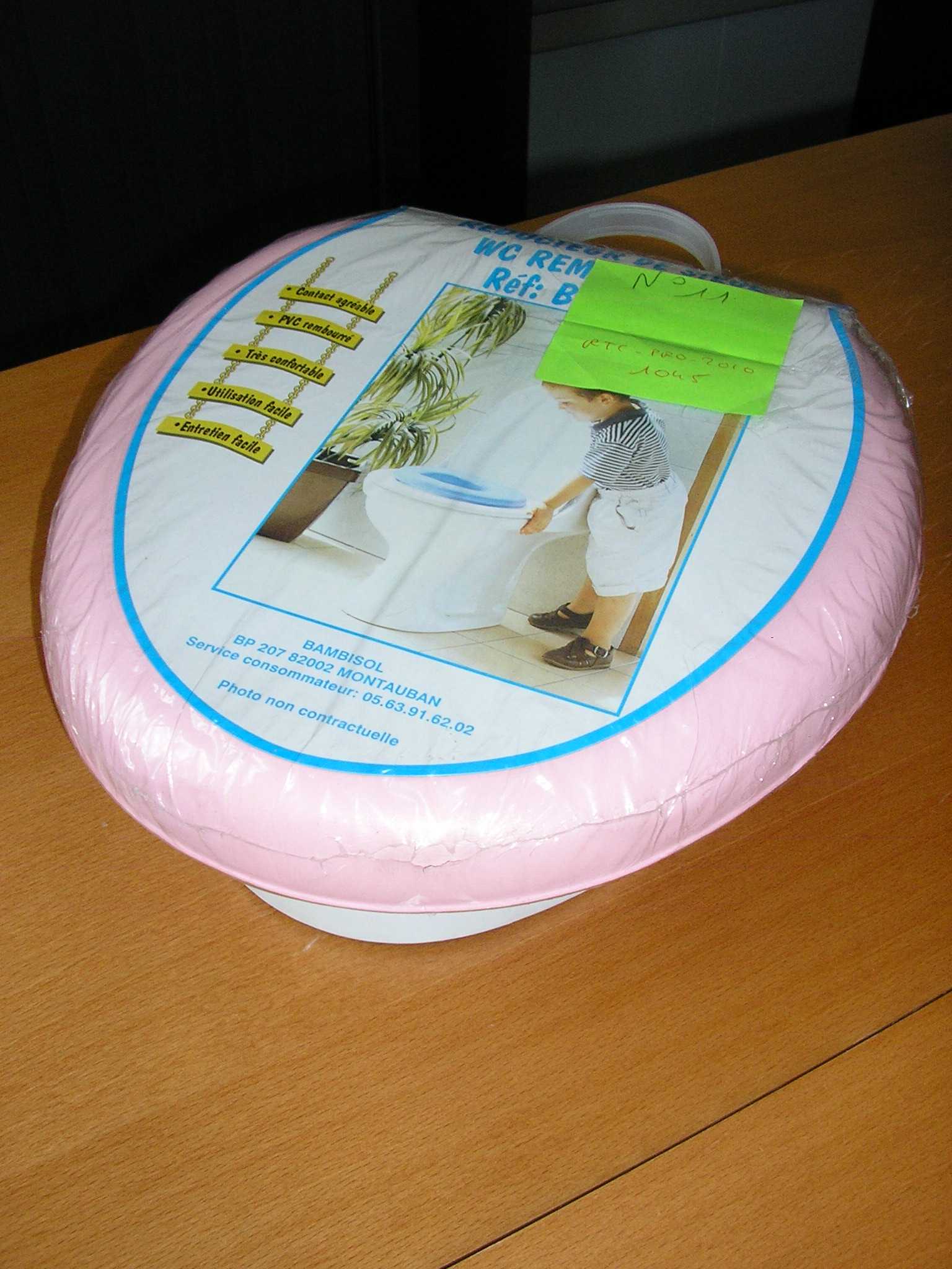 RÉDUCTEUR DE SIÈGE POUR ENFANTS, EN MATIÈRE PLASTIQUE (PVC) REMBOURRÉ, DESTINÉ À ÊTRE POSÉ SUR UNE CUVETTE D’AISANCE (WC).