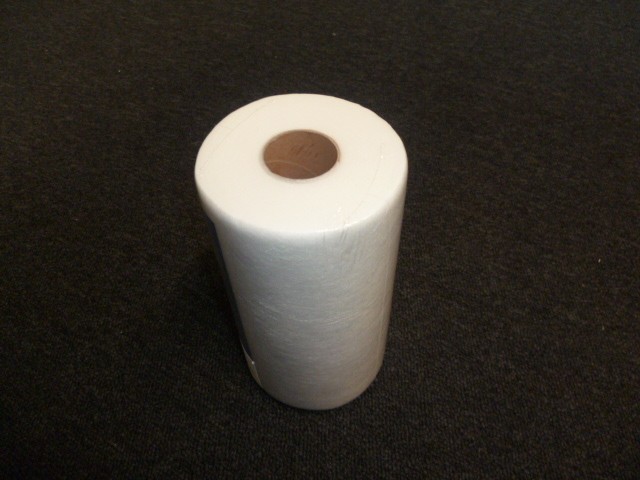 ROULEAU DE 200 FEUILLES DE PROTECTION EN NONTISSE DE FIBRES SYNTHETIQUES (POLYLACTIDE), D'UN POIDS DE 19 G/M², PRE-DECOUPE, DE DIMENSION 30 X 19 CM.