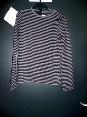 LOT DE DEUX VETEMENTS DESTINES A RECOUVRIR LA PARTIE SUPERIEURE DU CORPS, POUR ENFANTS, COMPOSE D'UN TEE-SHIRT ET D'UN SOUS-PULL, CONFECTIONNES EN BONNETERIE 92% COTON ET 8% ELASTHANE.
-LE SOUS-PULL COMPORTE UN COL MONTANT, DES MANCHES LONGUES DONT LES EXTREMITES SE TERMINENT PAR UN OURLET, LA BASE DU VETEMENT SE TERMINE PAR UN OURLET.

-LE TEE-SHIRT FAIT L'OBJET D'UN CLASSEMENT SEPARE N° FR-PRO-2010-001205-01.
